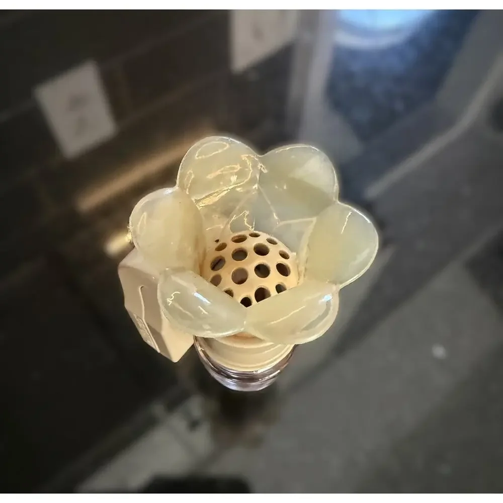 Bath & Body Works Wallflower Plugin Home Fragrance Diffuser Set Of 2 NO Light